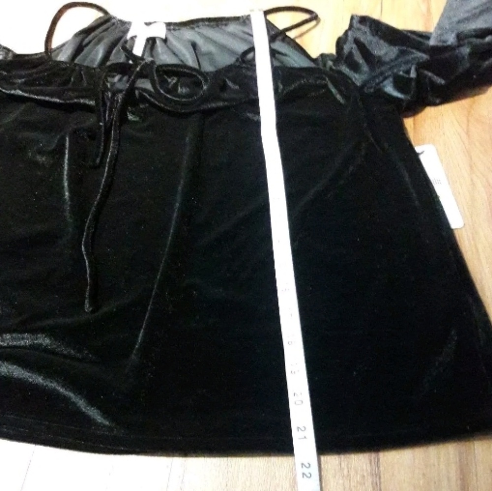 🌟SOLD🌟New Black Velvet Cold Shoulder Top - Picture 5 of 8